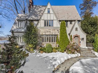 7 Dearfield Ln, Greenwich, CT 06831