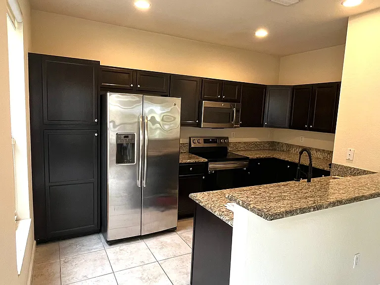 9401 SW 172nd Ave — Photo 7