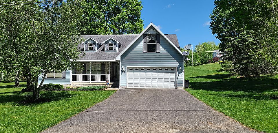 1st image of 215 Deerfield Cir