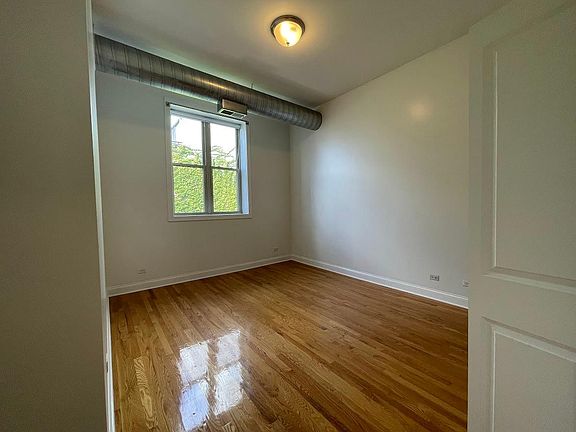 4th image of 2315 W Huron St Ste 201