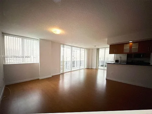 601 NE 23rd St #605 Photo 1