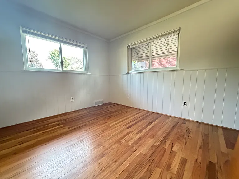25729 Loretta Ave — Photo 7