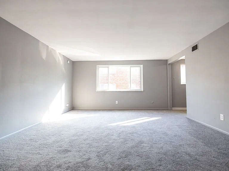 1101 Broadway Ave — Photo 5