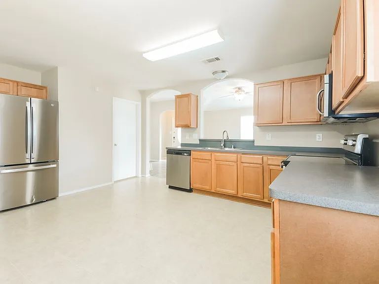 813 Huddleston Ct — Photo 10