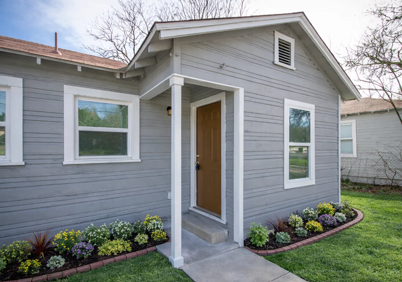 936 Poinsettia — Photo 3
