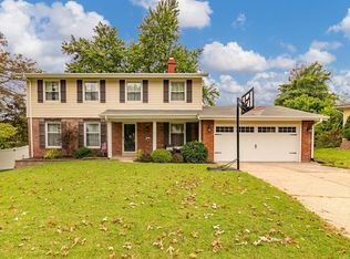 4 Greenbriar Ct, Saint Charles, MO