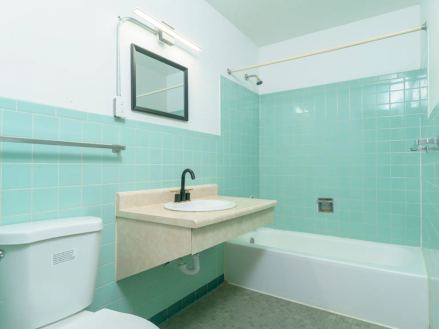 Studio, 300 sqft, $575 — Photo 4