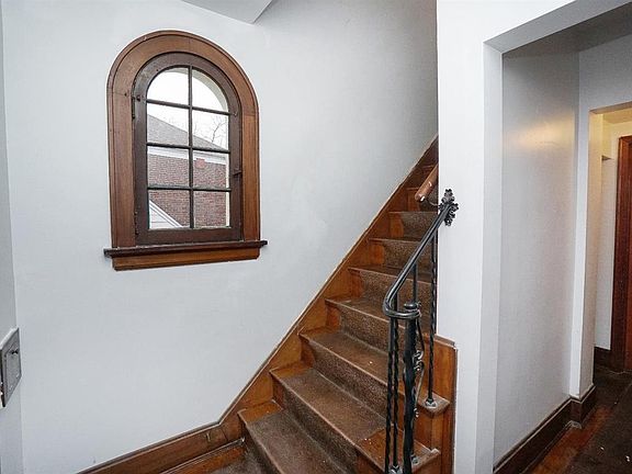2nd image of 2735 Powell Dr #1