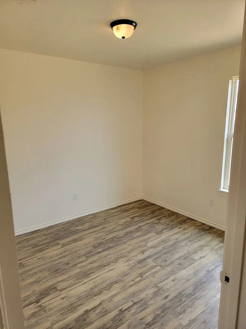 Section 8 Approved! Ready now! Move in Special! — Photo 4
