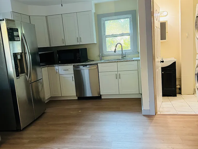 86 Maple St — Photo 1