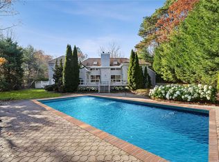 11 Bettina Ct, Hampton Bays, NY 11946