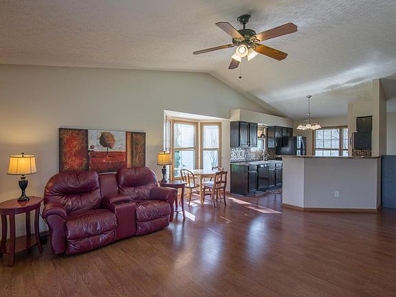 5th image of 322 Jaguar Spur Ave