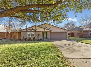 919 Mockingbird Dr, Grapevine, TX 76051