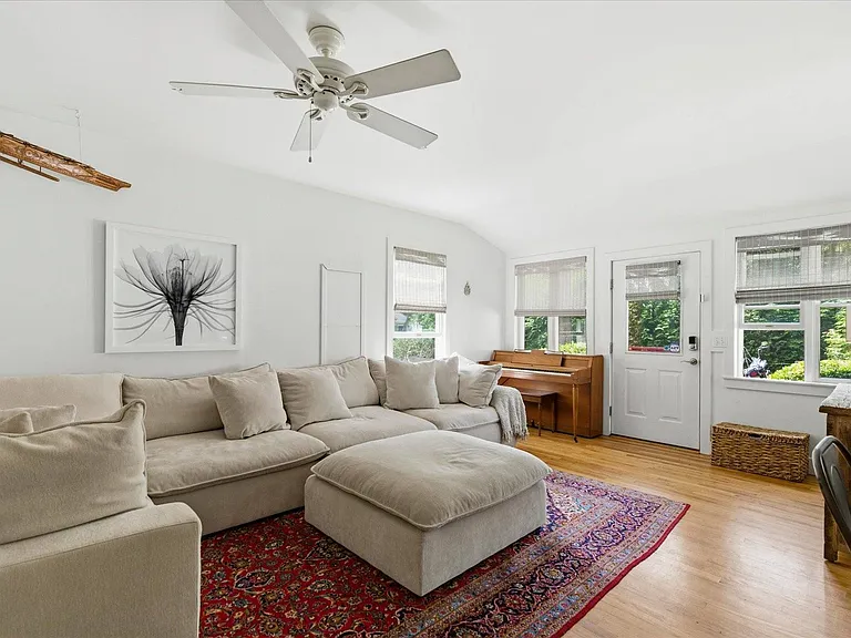 255 Sunset Ave — Photo 7