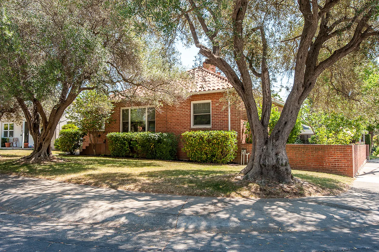 1075 Rodeo Way photo 1