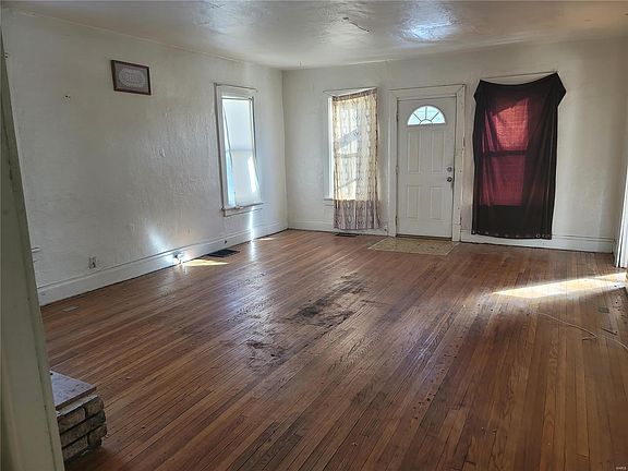 2nd image of 8215 Braddock Dr