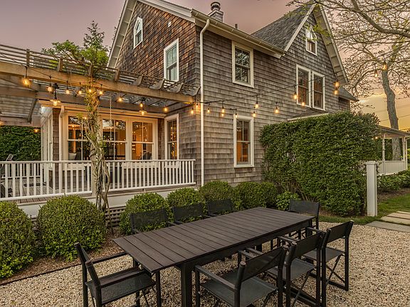 4th image of 6 Wainscott Main St