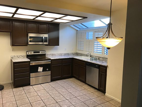 5th image of 215 Heron Dr