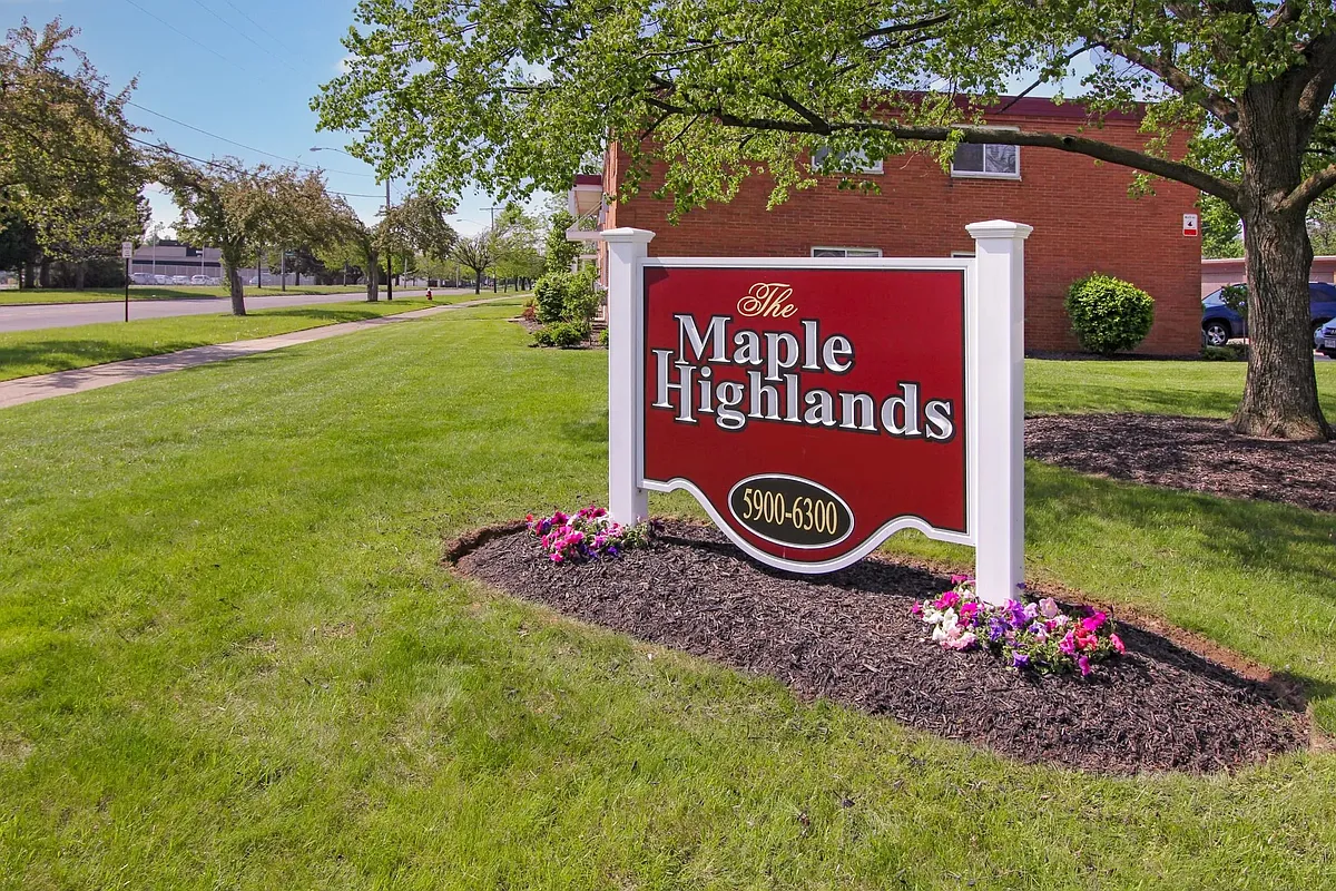 Building Photo - Maple Highlands Apartments