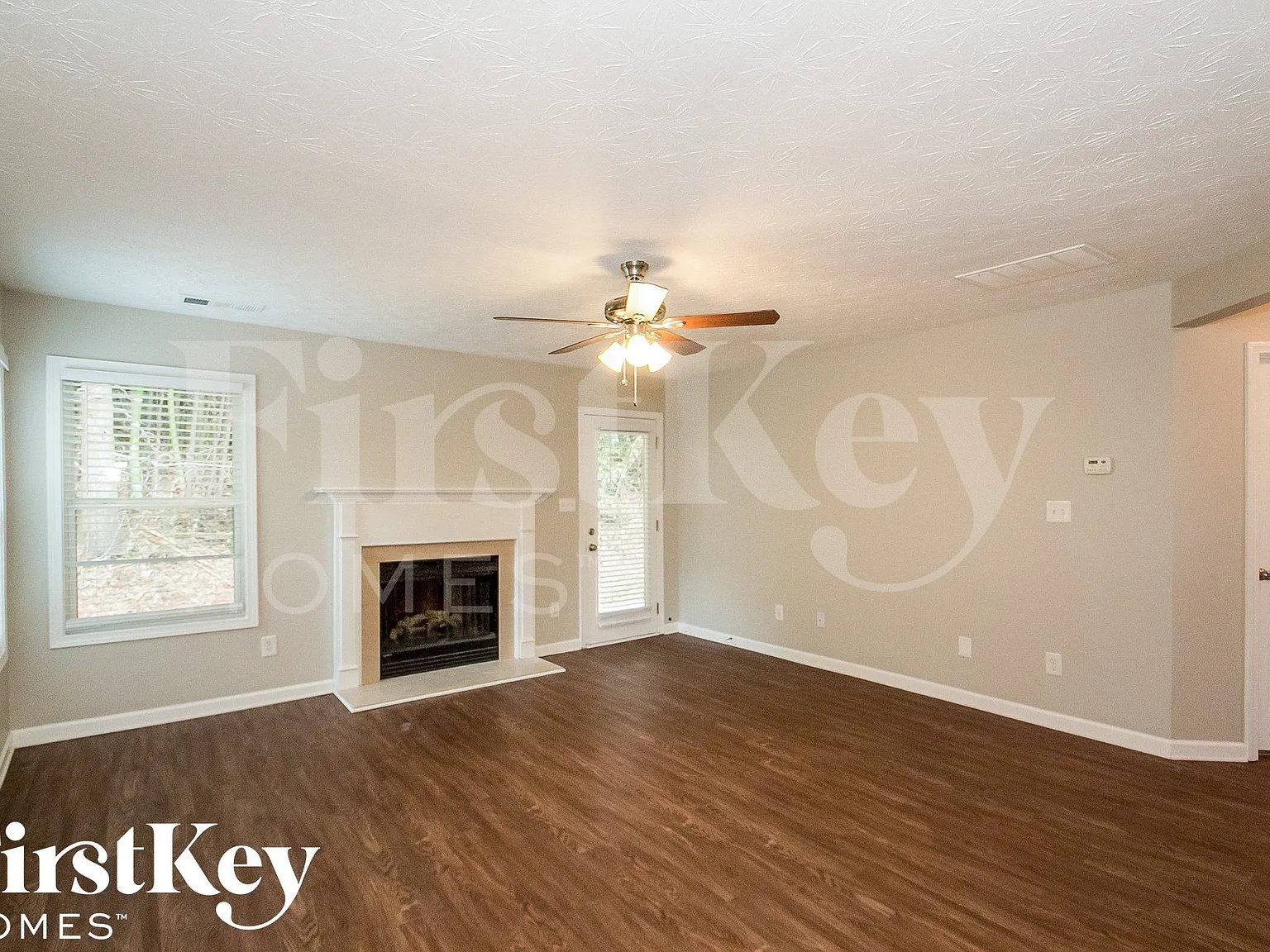 3 bed, 2.0 bath, 1606 sqft, $2,190 — Photo 4