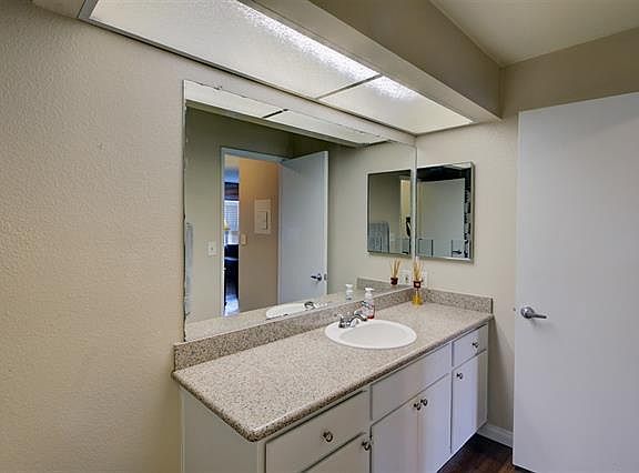 5th image of 552 Canyon Dr Unit 32