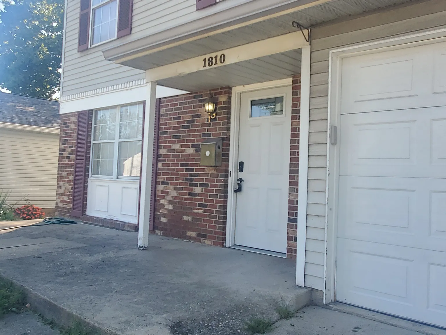 3 bed, 1.5 bath, 1232 sqft, $1,800 — Photo 2