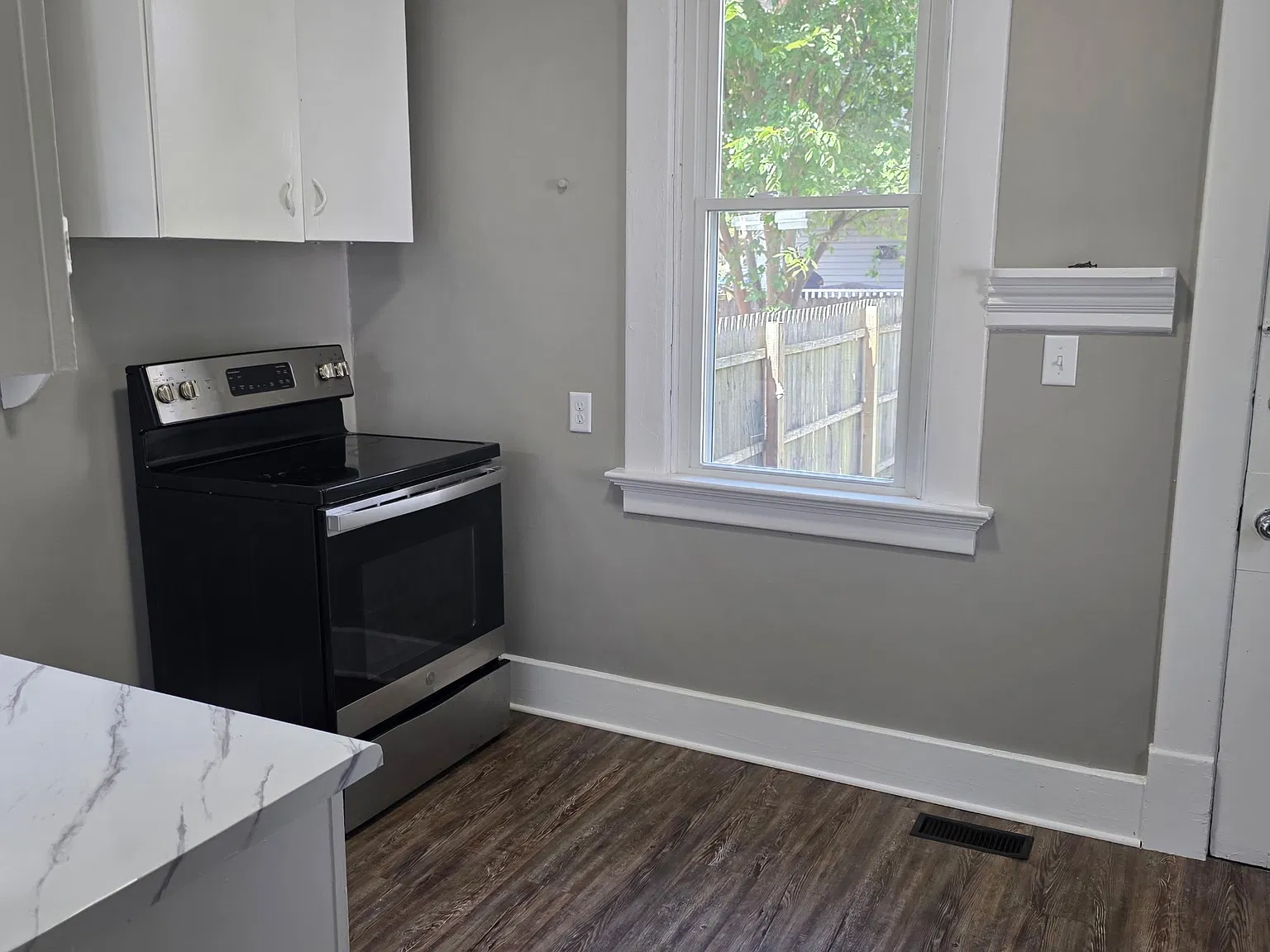 325 S Pickaway St — Photo 2