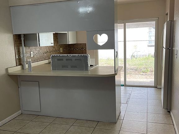 2nd image of 2221 Leo Dr #D