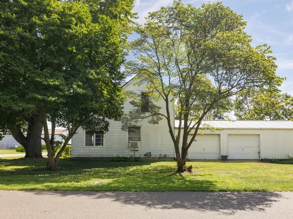 106 N 5th St, Kentland, IN 47951