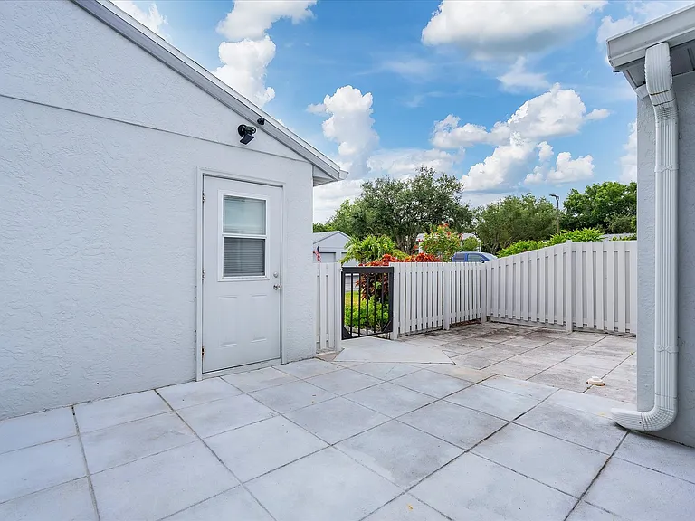 4732 Blackberry Dr — Photo 3