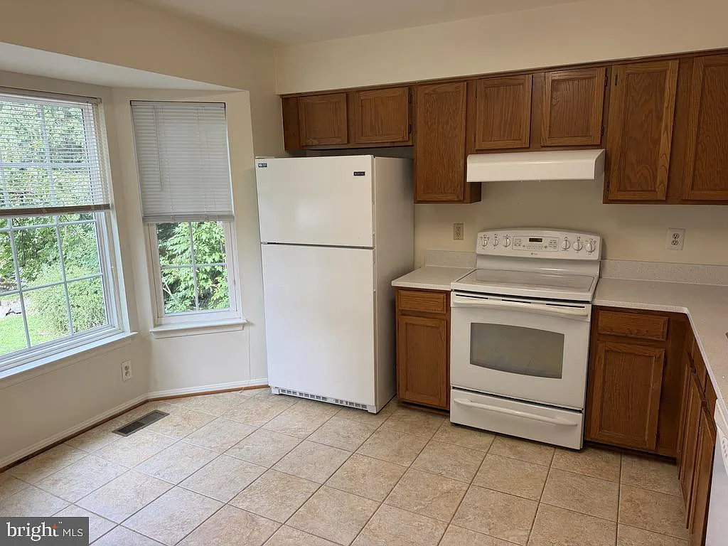 3 bed, 2.5 bath, 1882 sqft, $2,600 — Photo 3