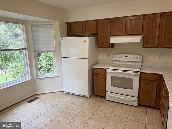 3rd image of 1081 Smartts Ln NE
