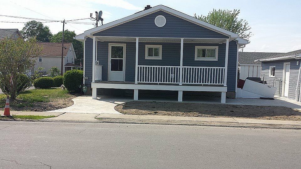 2nd image of 637 Bednar St