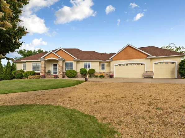 20 W Clear Lake Dr, Ceylon, MN 56121
