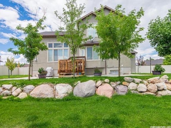 2nd image of 101 S Willow Bnd