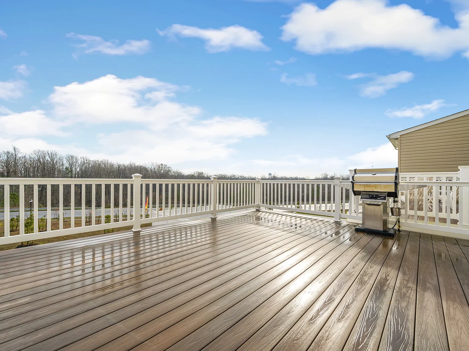 3 bed, 2324 sqft, $2,800 — Photo 3