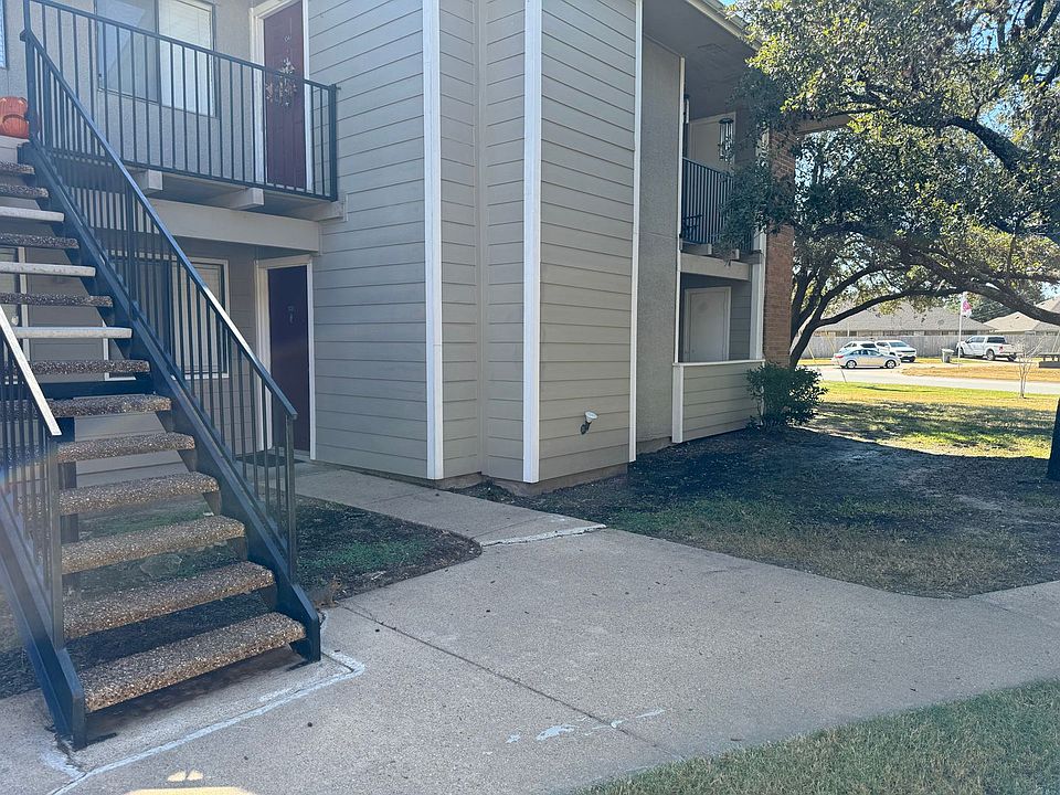 1st image of 1901 Holleman Dr W APT 103