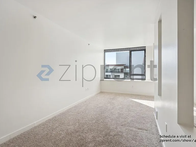 250 King St #754 — Photo 4