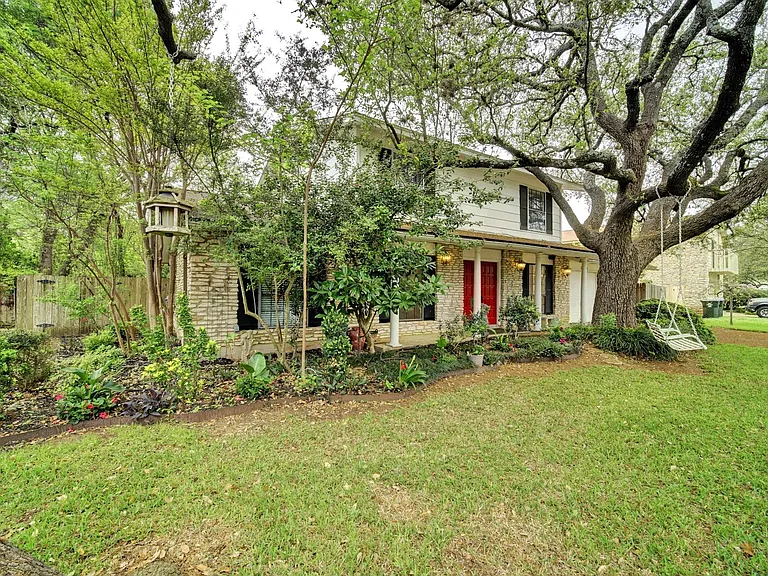 10509 Doering Ln — Photo 2