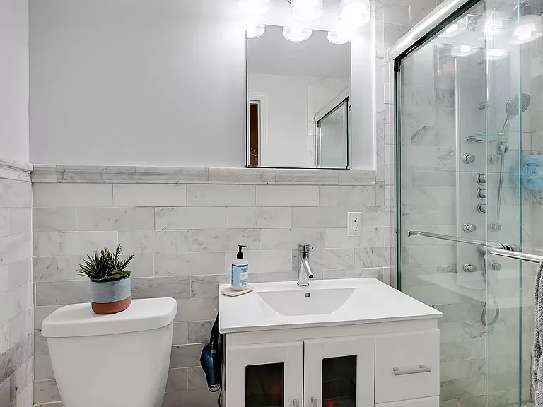 832 Washington St #6 — Photo 11