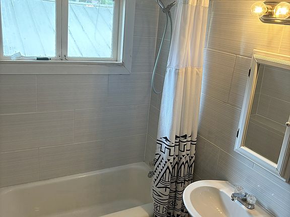 5th image of 125 W Hancock St