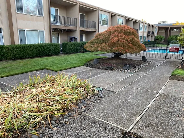 Southgate Apartments — Photo 23