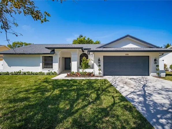 10731 Regent CIR, NAPLES, FL 34109