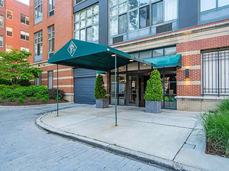 205 10th St #7W — Photo 15