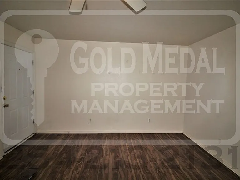 1101 Horizon Dr — Photo 3