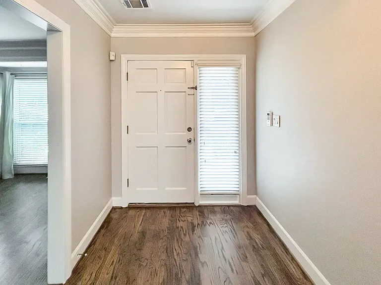 7500 Roswell Rd #11 — Photo 3