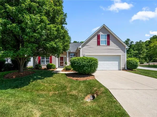 130 Salem Ridge Ct, Clemmons, NC 27012