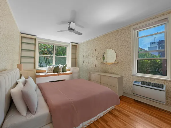 310 West 55th Street image 12 of 18