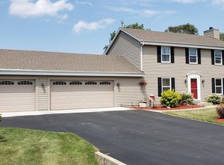 714 Tenderfoot Trl, Eagle, WI 53119