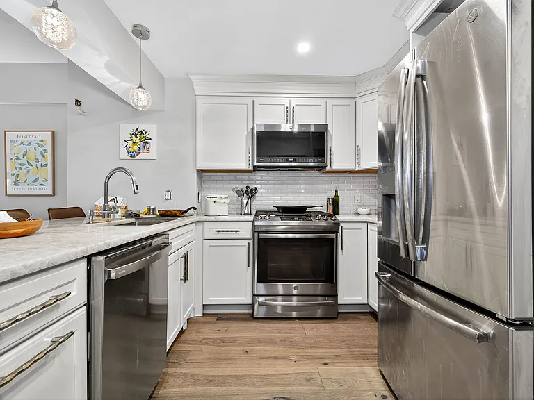 42 8th St #1411 — Photo 3